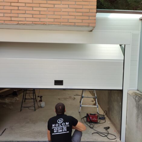 Puertas seccionales para garajes motorizadas y manuales